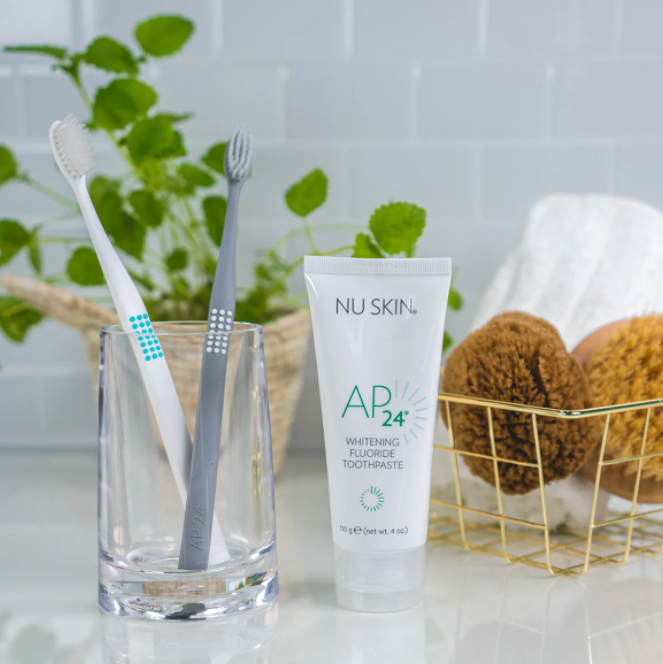 3 Balení - Bělící zubní pasta AP24